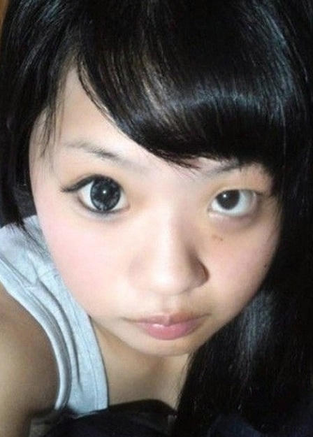 Giới trẻ “cuồng” kính giãn tròng phớt lờ nguy hiểm